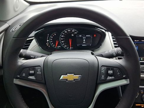 Used 2020 Chevrolet Trax LT w/ LT Convenience Package image 19