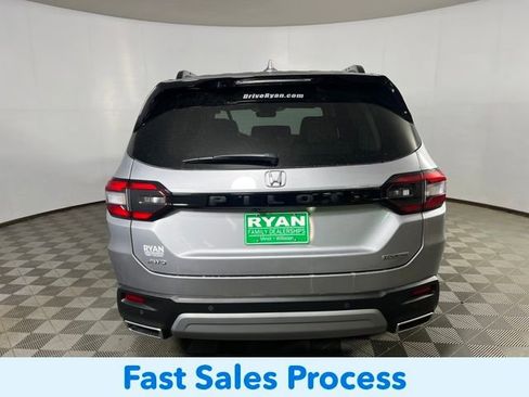 Certified 2025 Honda Pilot Touring image 10
