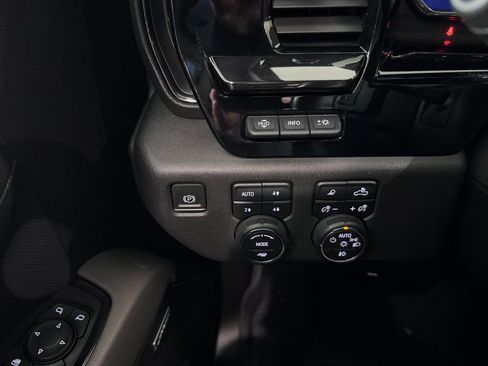 Certified 2022 Chevrolet Silverado 1500 ZR2 w/ Technology Package image 24