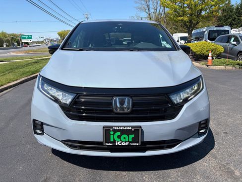 Used 2024 Honda Odyssey Sport image 3