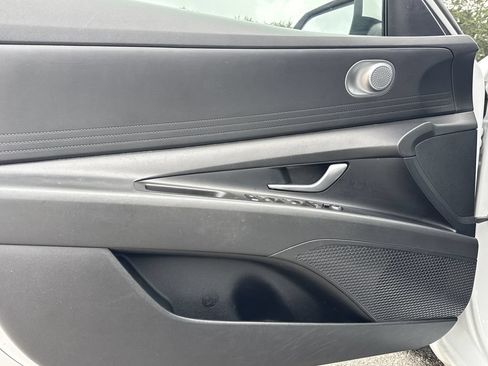 Used 2022 Hyundai Elantra Blue FWD image 17