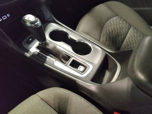 Used 2019 Chevrolet Equinox LT FWD image 26