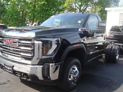 New 2026 GMC Sierra 3500 SLE w/ SLE Convenience Package AWD/4WD image 1