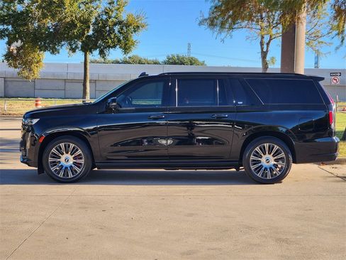 Used 2022 Cadillac Escalade ESV Sport w/ Touring Package image 4
