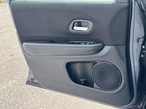 Used 2017 Honda HR-V LX image 19