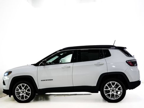 Used 2025 Jeep Compass Limited AWD/4WD image 5