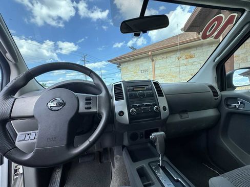 Used 2010 Nissan Frontier SE RWD image 10