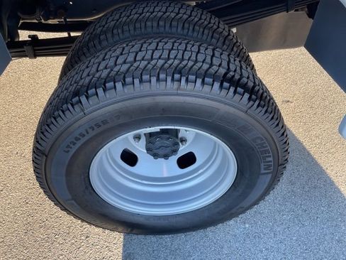 New 2025 Ford F350 XL w/ XL Chrome Package image 19