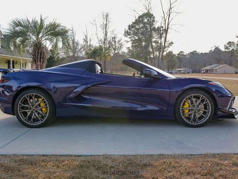 Used 2025 Chevrolet Corvette Stingray Premium Conv w/ Z51 Performance Package RWD image 9