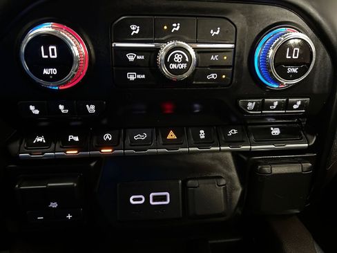 Used 2019 GMC Sierra 1500 SLT w/ SLT Premium Plus Package AWD/4WD image 30