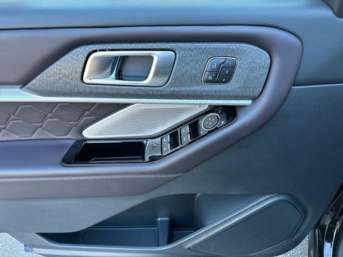 Certified 2025 Ford Explorer Platinum w/ LUX Leather Package image 17