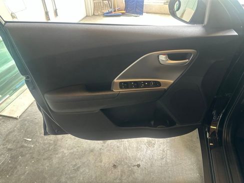 Used 2019 Kia Niro LX FWD image 7
