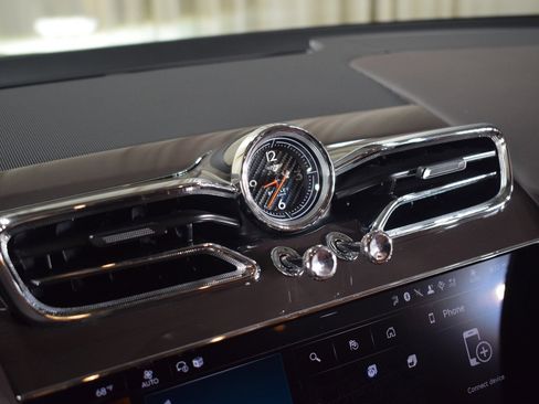 New 2025 Bentley Bentayga image 33