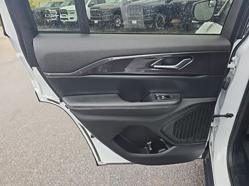 Certified 2023 Jeep Grand Cherokee Laredo image 15