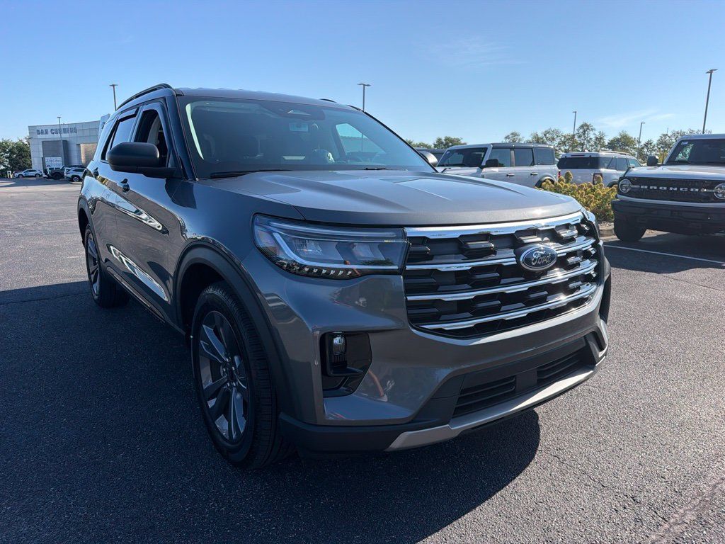 Used 2026 Ford Explorer Active w/ Active Comfort Package AWD/4WD image 2