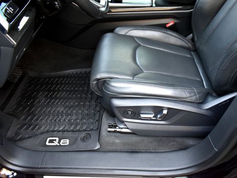 Used 2019 Audi Q8 Prestige w/ Luxury Package image 25