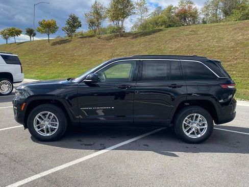 New 2025 Jeep Grand Cherokee Laredo X w/ Luxury Tech Group I AWD/4WD image 4