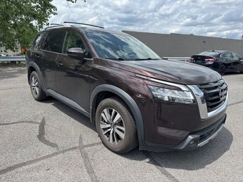 Used 2022 Nissan Pathfinder SL AWD/4WD image 3