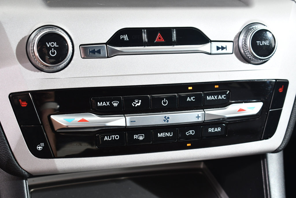 Used 2024 Ford Explorer XLT w/ Equipment Group 202A AWD/4WD image 30