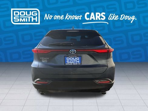 Used 2024 Toyota Venza LE image 3