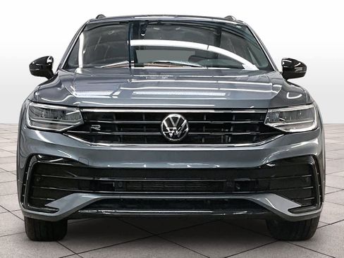 Used 2022 Volkswagen Tiguan SE R-Line image 3