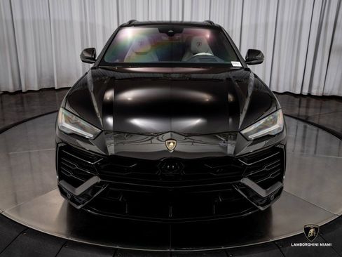 Used 2022 Lamborghini Urus image 3