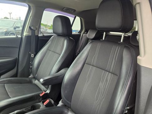 Used 2016 Chevrolet Trax LT w/ LT Sun and Sound Package AWD/4WD image 6