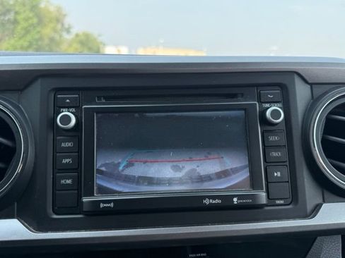 Used 2018 Toyota Tacoma SR5 AWD/4WD image 20