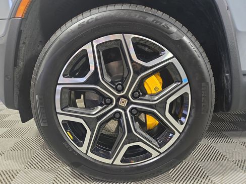 Used 2024 Rivian R1S Adventure AWD/4WD image 9