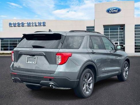Used 2023 Ford Explorer XLT w/ Equipment Group 202A AWD/4WD image 4