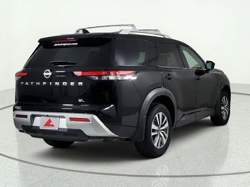Used 2025 Nissan Pathfinder SL FWD image 6
