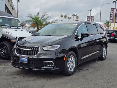 New 2026 Chrysler Pacifica Select