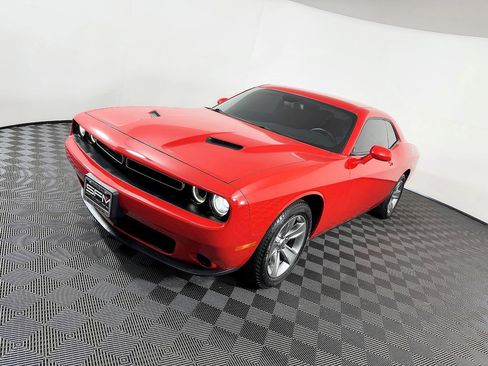 Used 2015 Dodge Challenger SXT w/ Driver Convenience Group RWD image 20