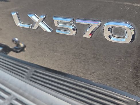 Used 2020 Lexus LX 570 4WD w/ Luxury Package image 8