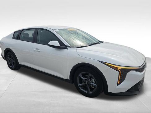 Used 2025 Kia K4 FWD image 1