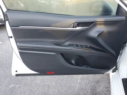 Used 2020 Toyota Camry SE image 13