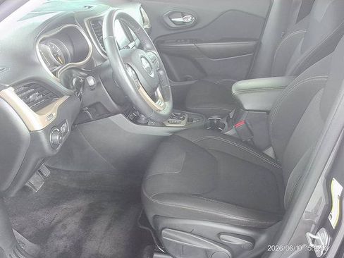 Used 2016 Jeep Cherokee Latitude w/ Cold Weather Group AWD/4WD image 7