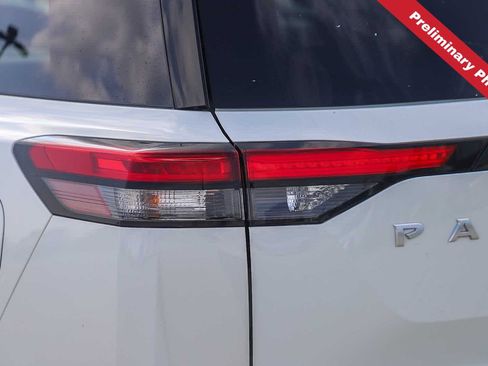 Used 2024 Nissan Pathfinder SV FWD image 9