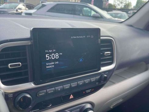 Certified 2023 Hyundai Venue Limited FWD image 26