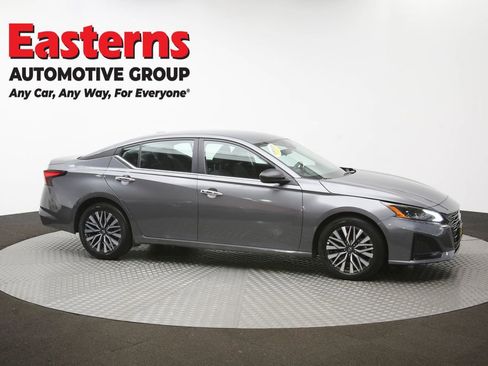 Used 2025 Nissan Altima 2.5 SV FWD image 46