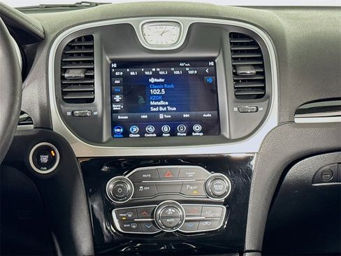 Used 2023 Chrysler 300 Touring L image 13