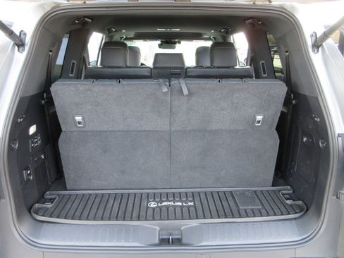 Used 2024 Lexus LX 600 4WD w/ Luxury Package image 61