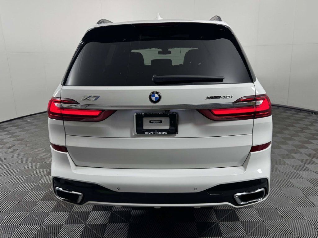 Used 2022 BMW X7 xDrive40i w/ M Sport Package AWD/4WD image 9