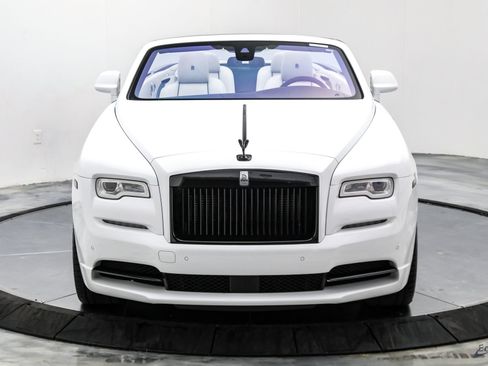 Used 2017 Rolls-Royce Dawn RWD image 36