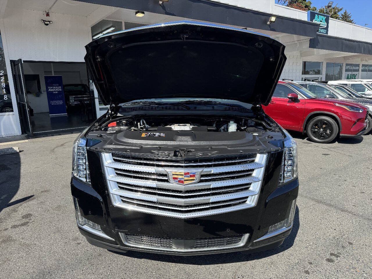 Used 2019 Cadillac Escalade Platinum RWD image 14