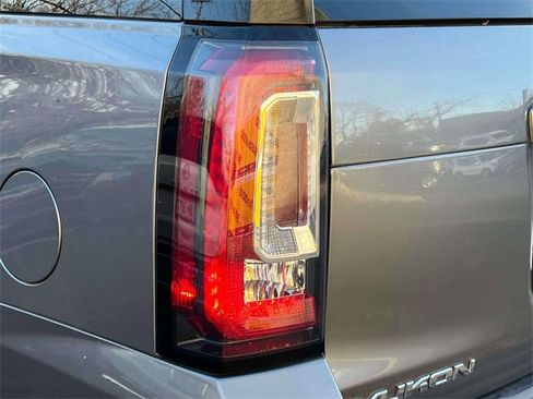 Used 2018 GMC Yukon Denali image 8
