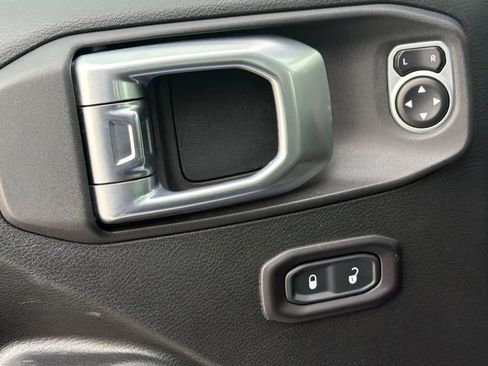 Used 2018 Jeep Wrangler Unlimited Sport S image 13