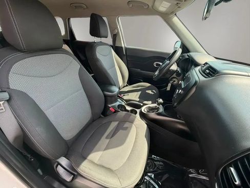 Used 2017 Kia Soul + FWD image 12