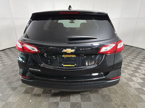 Used 2020 Chevrolet Equinox LS w/ LS Convenience Package FWD image 4