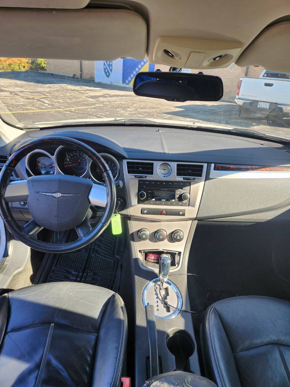 Used 2010 Chrysler Sebring Limited FWD image 3